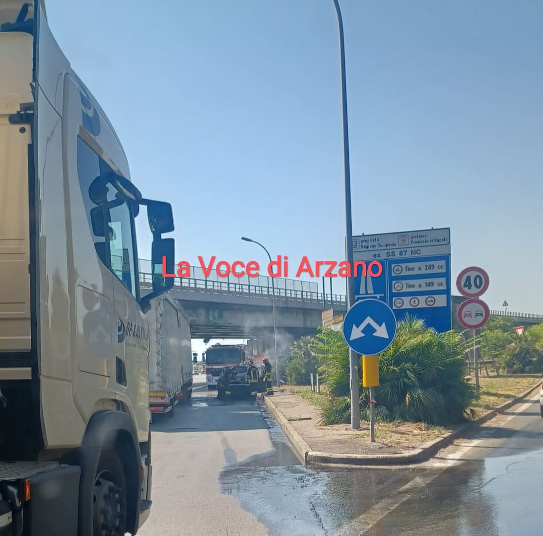 Auto bruciata, traffico nei pressi dell’Asse Mediano