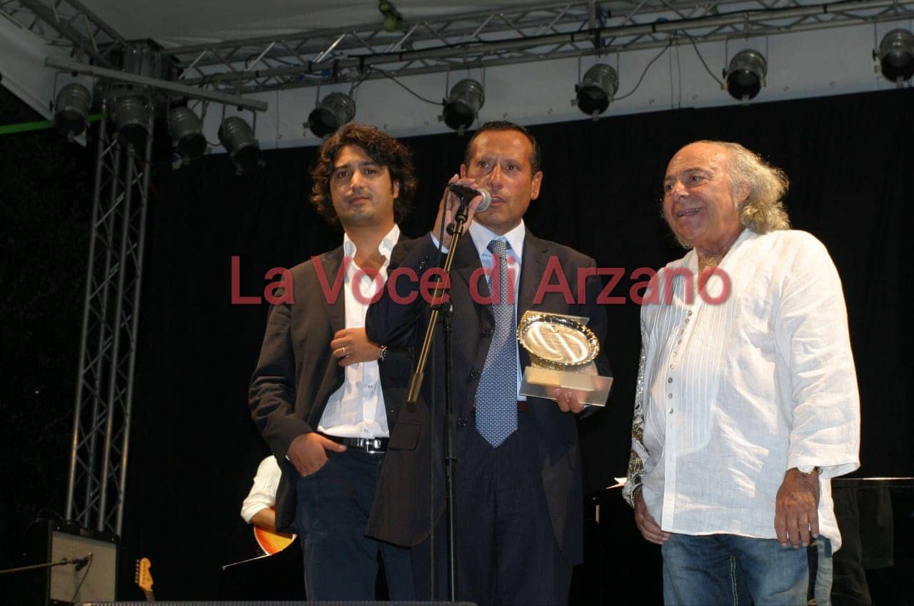 Tributo a Peppino Gagliardi questa sera in villa comunale. Numerosi ospiti