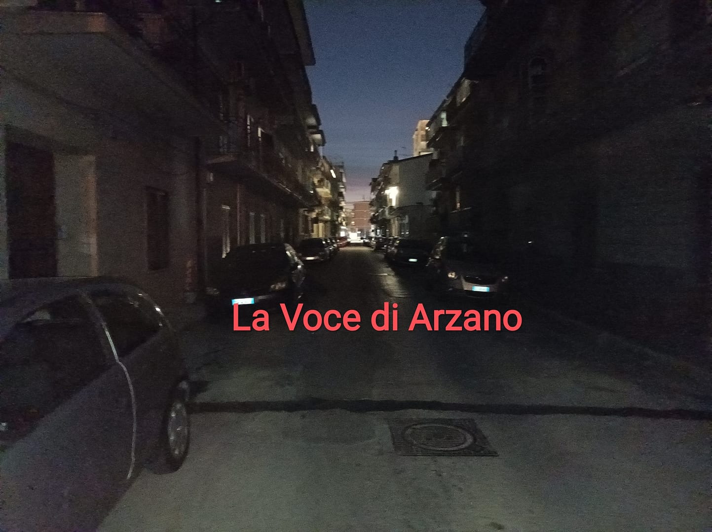 Pali pericolanti, intere strade al buio, la pubblica illuminazione sempre inefficiente