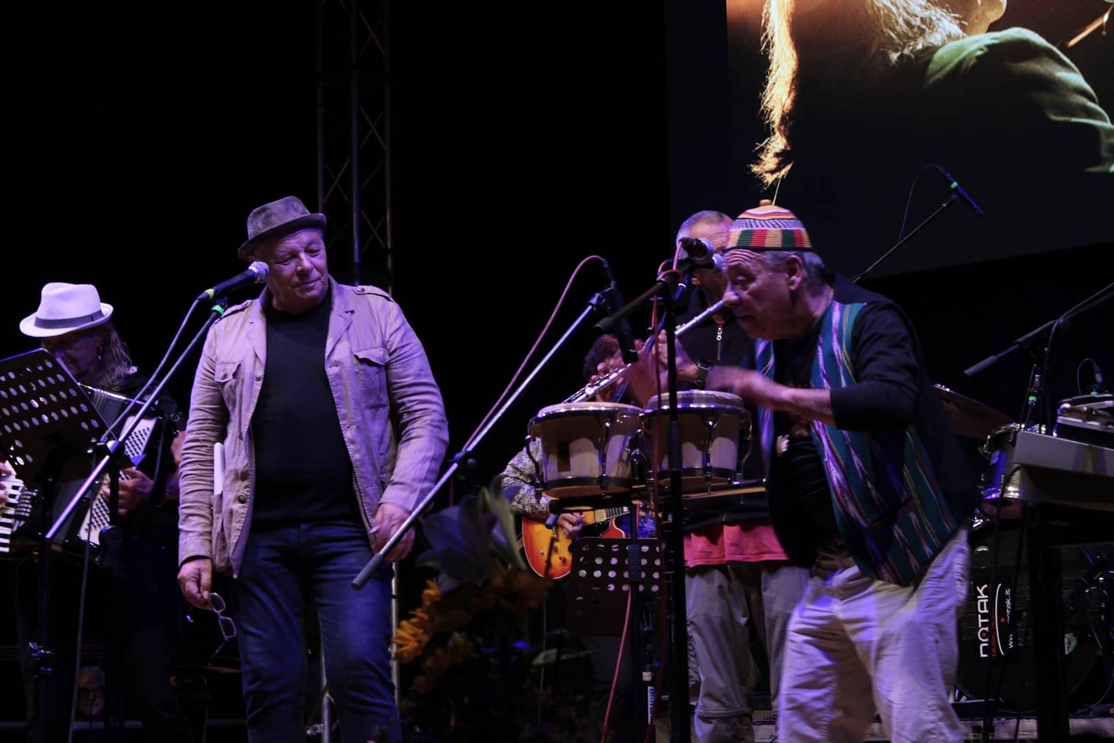 Grande omaggio a Peppino Gagliardi nella villa comunale