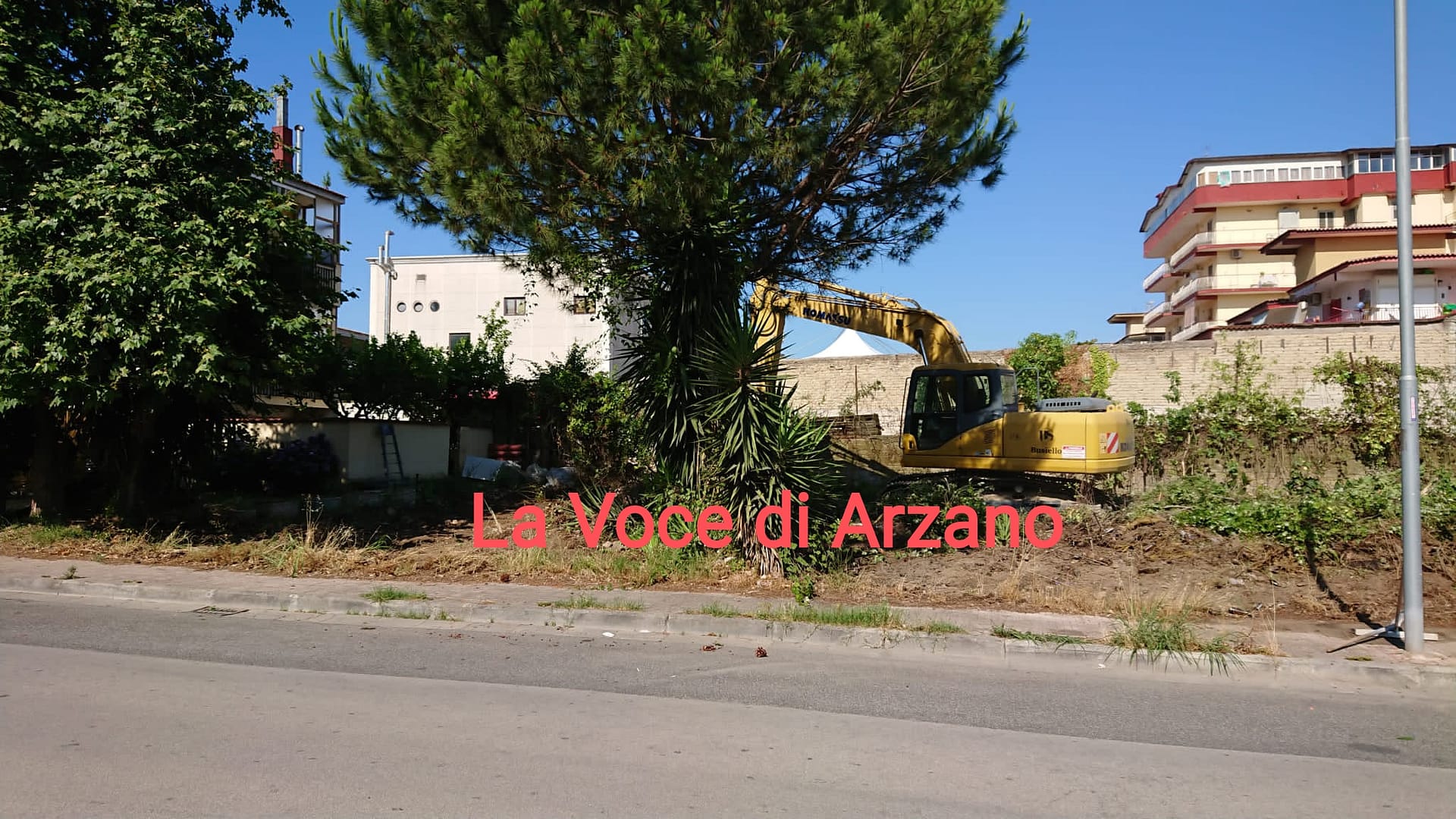 Ex Merisinter, pulizia esterna, in attesa della riapertura della strada