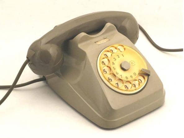 Piange il telefono alla “Karol Wojtyla” di via Salvemini