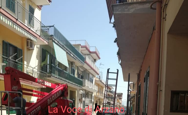 Finisce un’era, sostituite le luci di via De Vita