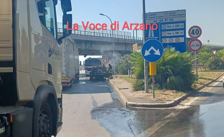 Auto bruciata, traffico nei pressi dell’Asse Mediano