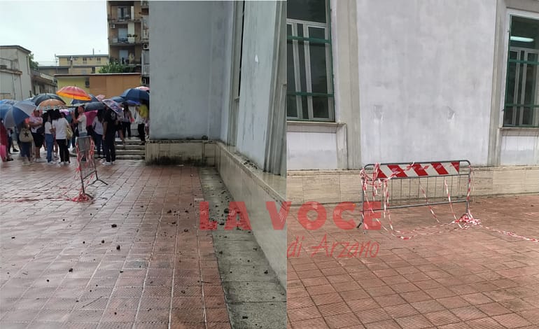 Ariosto 1 piazza Marconi, poco o nulla è stato fatto per i calcinacci caduti dal cornicione