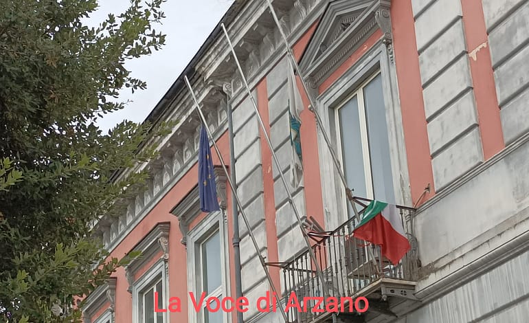 La trascuratezza di una città comincia dal balcone