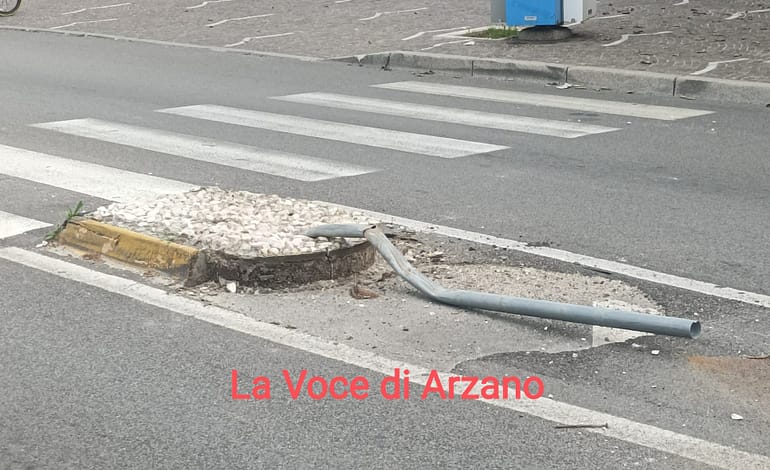 Strade pericolose, ennesimo incidente in pieno centro