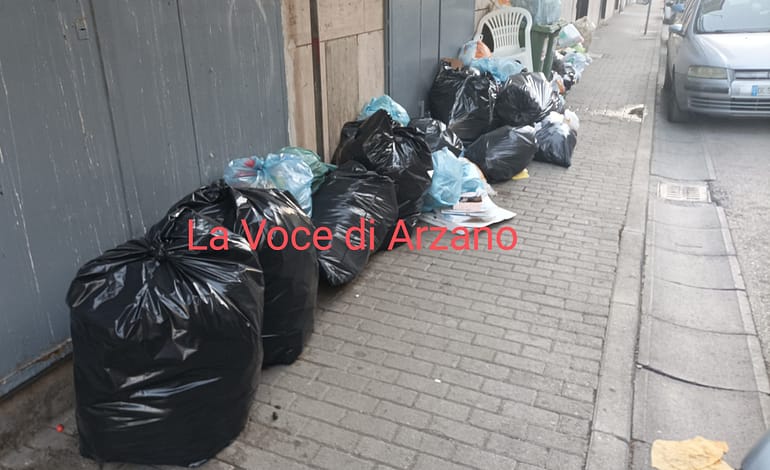 Emergenza rifiuti, l’opposizione chiede la convocazione del consiglio comunale