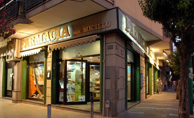 Compie cinquant’anni la Farmacia Micillo e si fa più bella