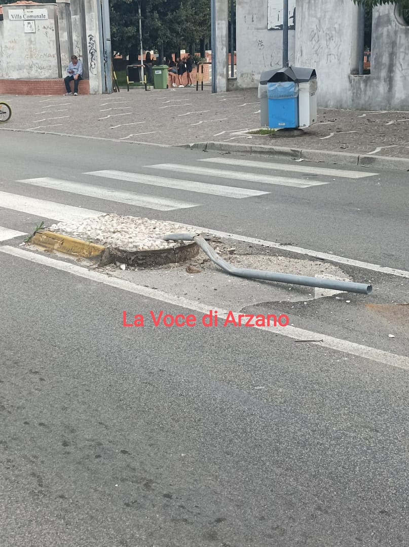 Strade pericolose, ennesimo incidente in pieno centro