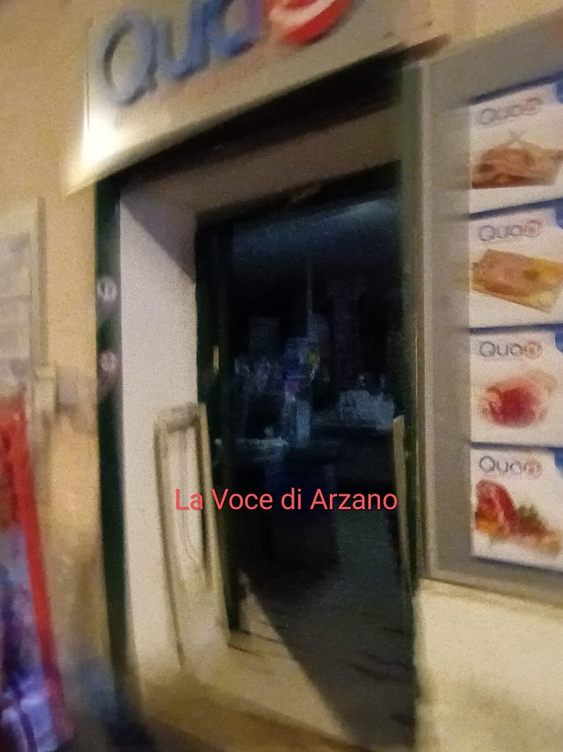 Di nuovo senza luce le traverse di via Pecchia, i residenti minacciano di bloccare le strade